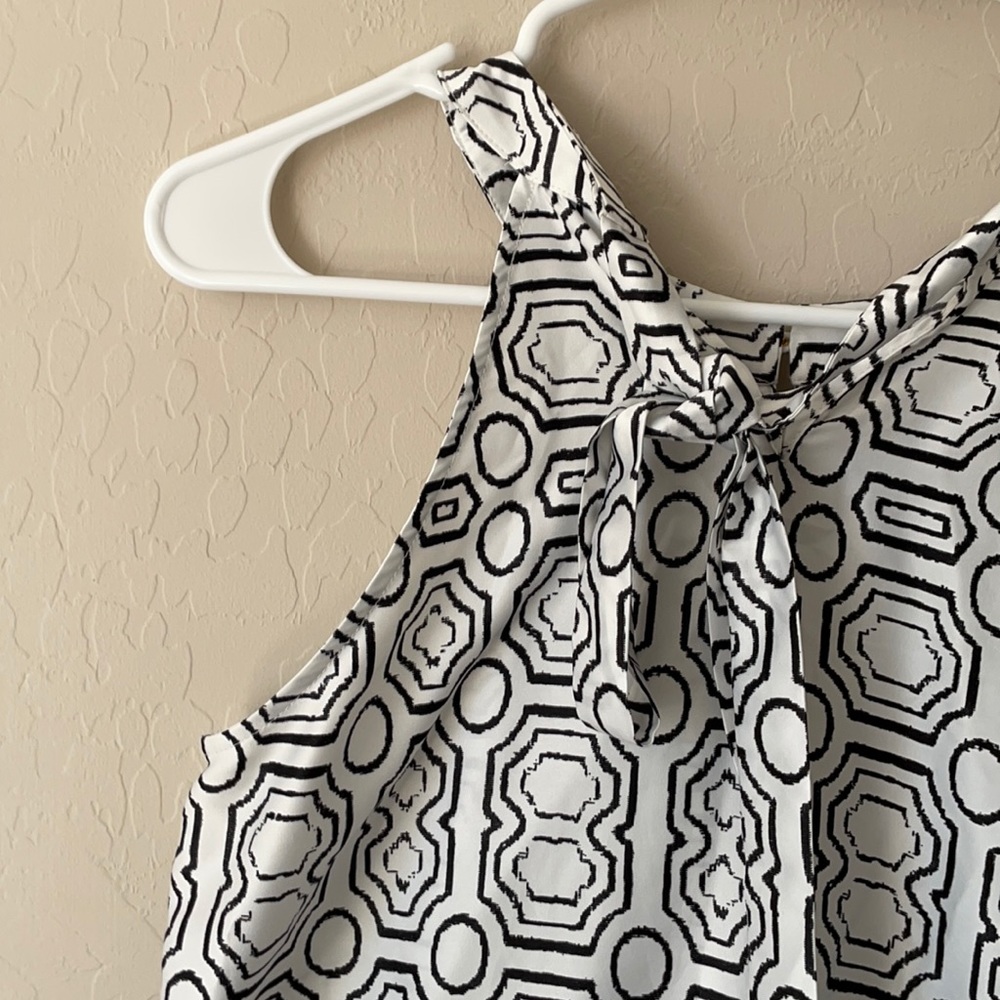 The Limited B&W Top w/ Tie Neck XS